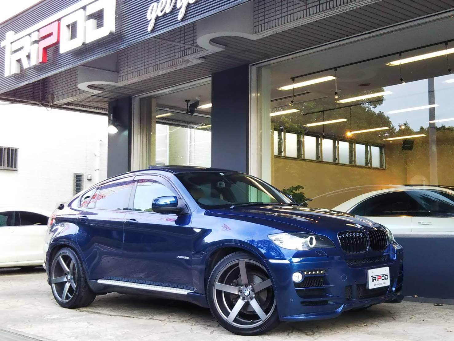 BMW X6 x-DRIVE 35i 4WD HAMANNCOMPLETE 22インチ - トライポッド